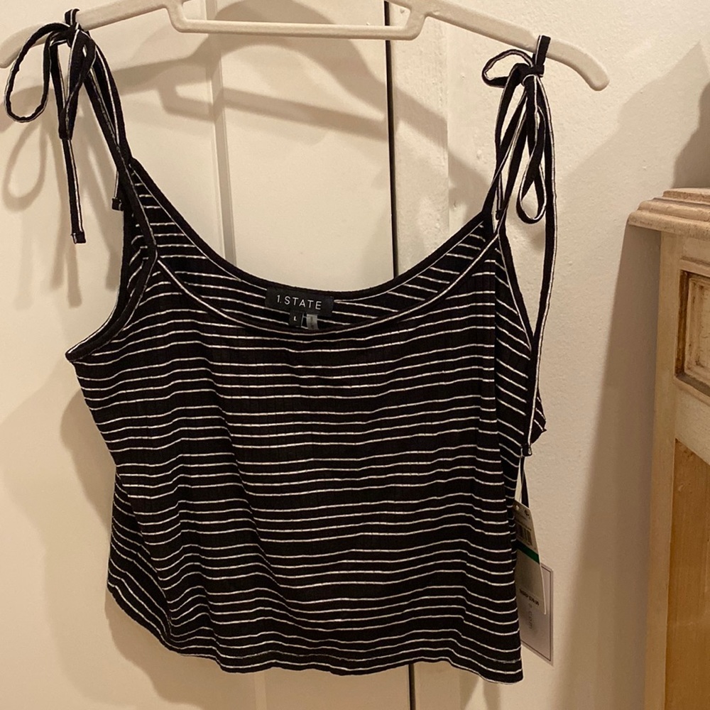 1. STATE CROPPED TOP size L. NWT